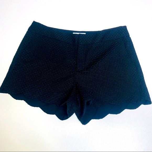 Elle Pants - Elle scallop hem textured shorts size 6